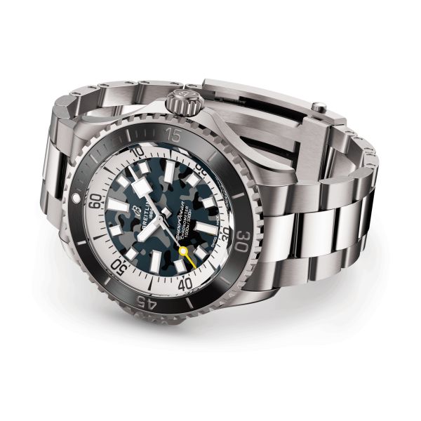 Breitling Superocean Super Diver automatic watch grey camouflage dial titanium bracelet 46 mm E10379351B1E1