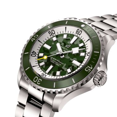 Montre Breitling Superocean Super Diver automatique cadran vert camouflage bracelet titane 46 mm E10379D31L1E1