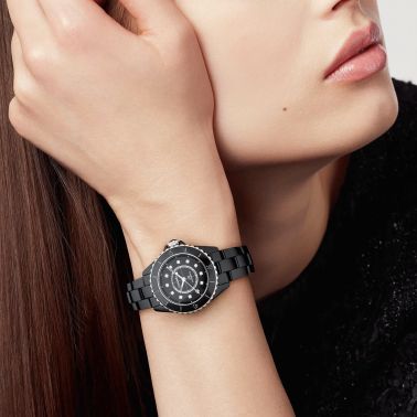 Montre CHANEL J12 Calibre 12.2 automatique index diamants cadran noir bracelet céramique noire 33 mm H9742