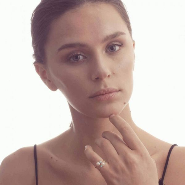 Bague Claverin Rosary en or blanc perles blanche et turquoise