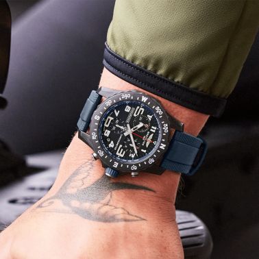 Breitling Professional Endurance Pro quartz black dial blue rubber bracelet 44 mm