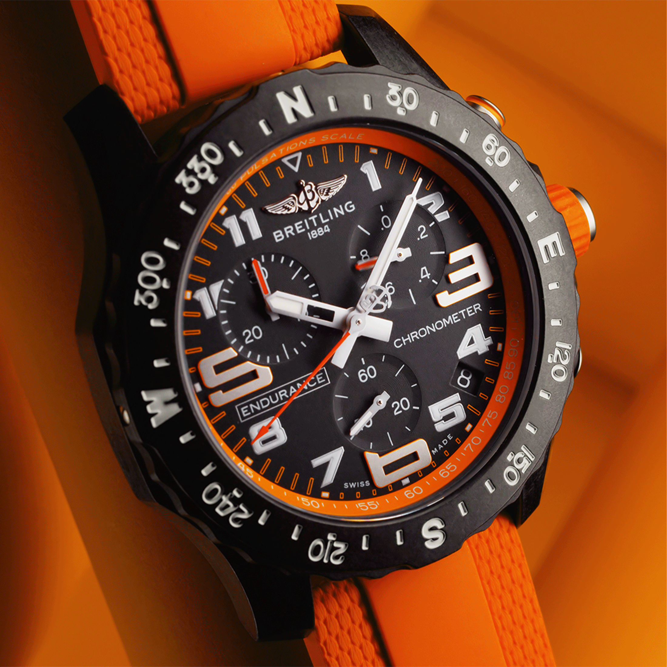 Montre Breitling Professional Endurance Pro cadran noir bracelet caoutchouc orange 44 mm