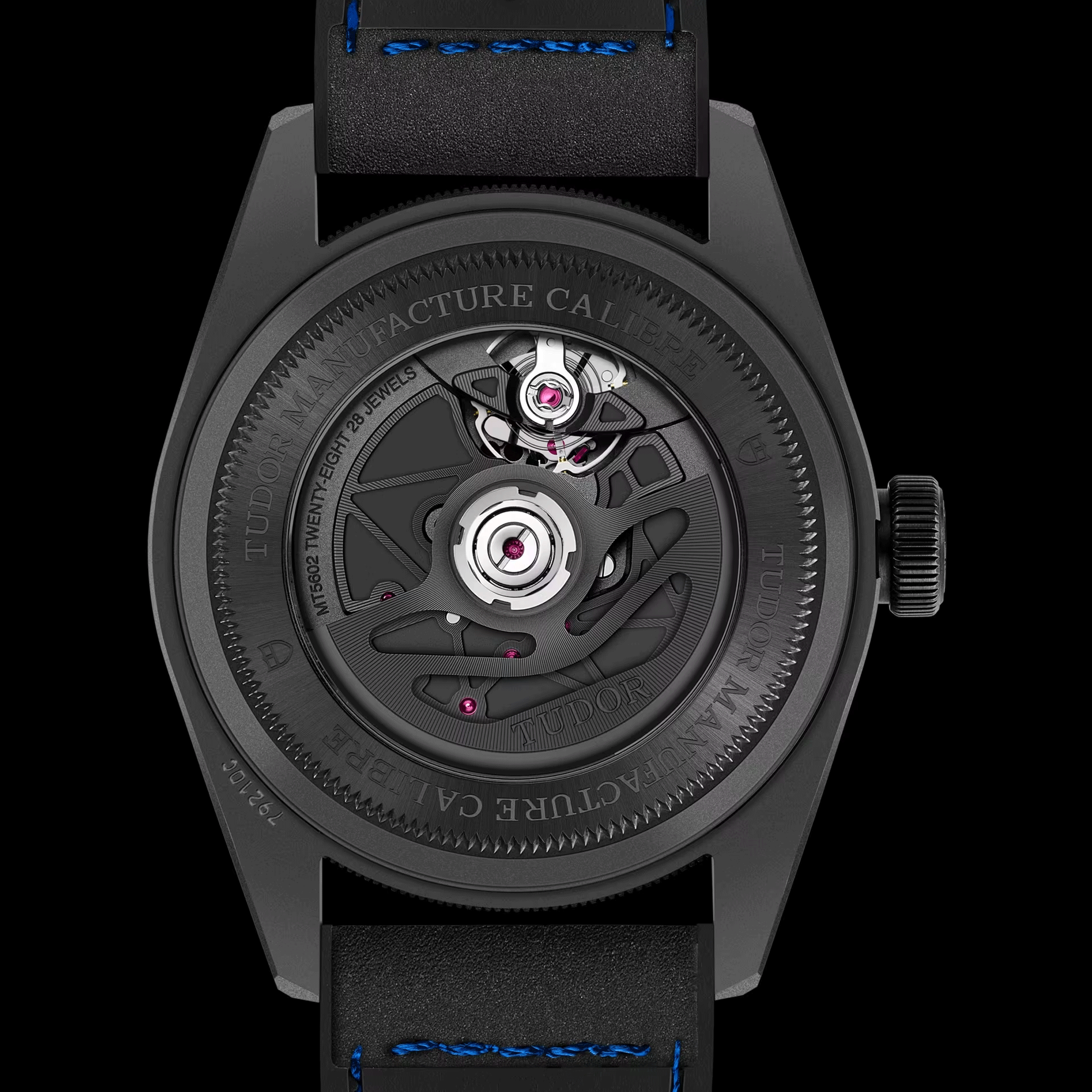 Montre Tudor Black Bay Ceramic Blue automatique cadran bleu cuir et caoutchouc noir 41 mm M79210CNU-0007