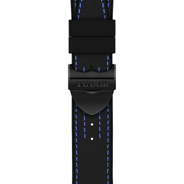 Montre Tudor Black Bay Ceramic Blue automatique cadran bleu cuir et caoutchouc noir 41 mm M79210CNU-0007