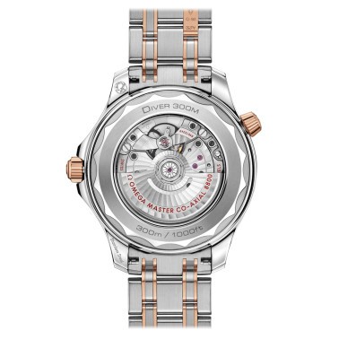 Montre Omega Seamaster Diver 300m Co-Axial Master Chronometer cadran bleu bracelet acier et or rose 42 mm