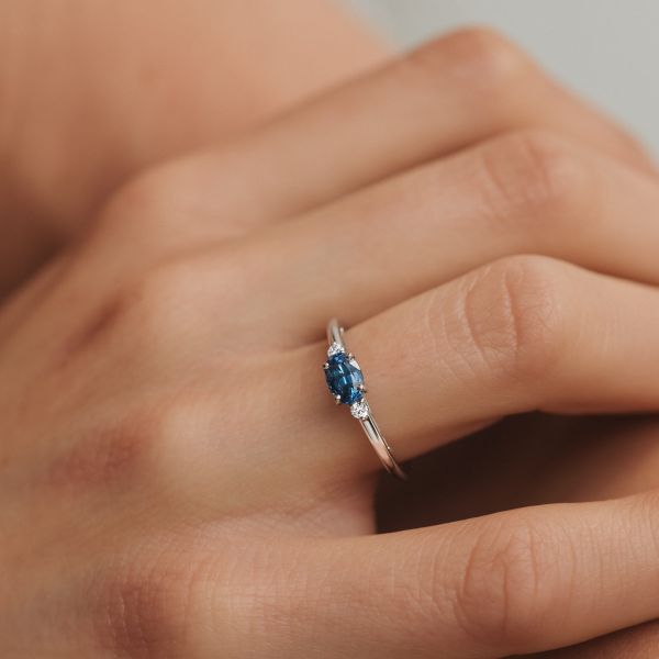 Lepage Juliette ring in white gold, saphirre and diamonds