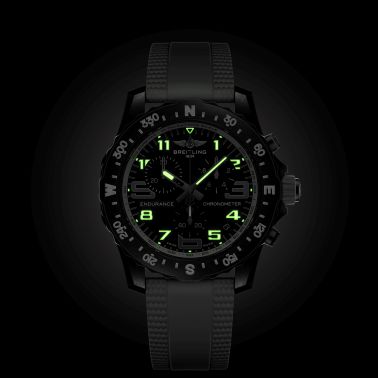 Montre Breitling Professional Endurance Pro quartz cadran noir bracelet caoutchouc blanc 44 mm X82310A71B1S2