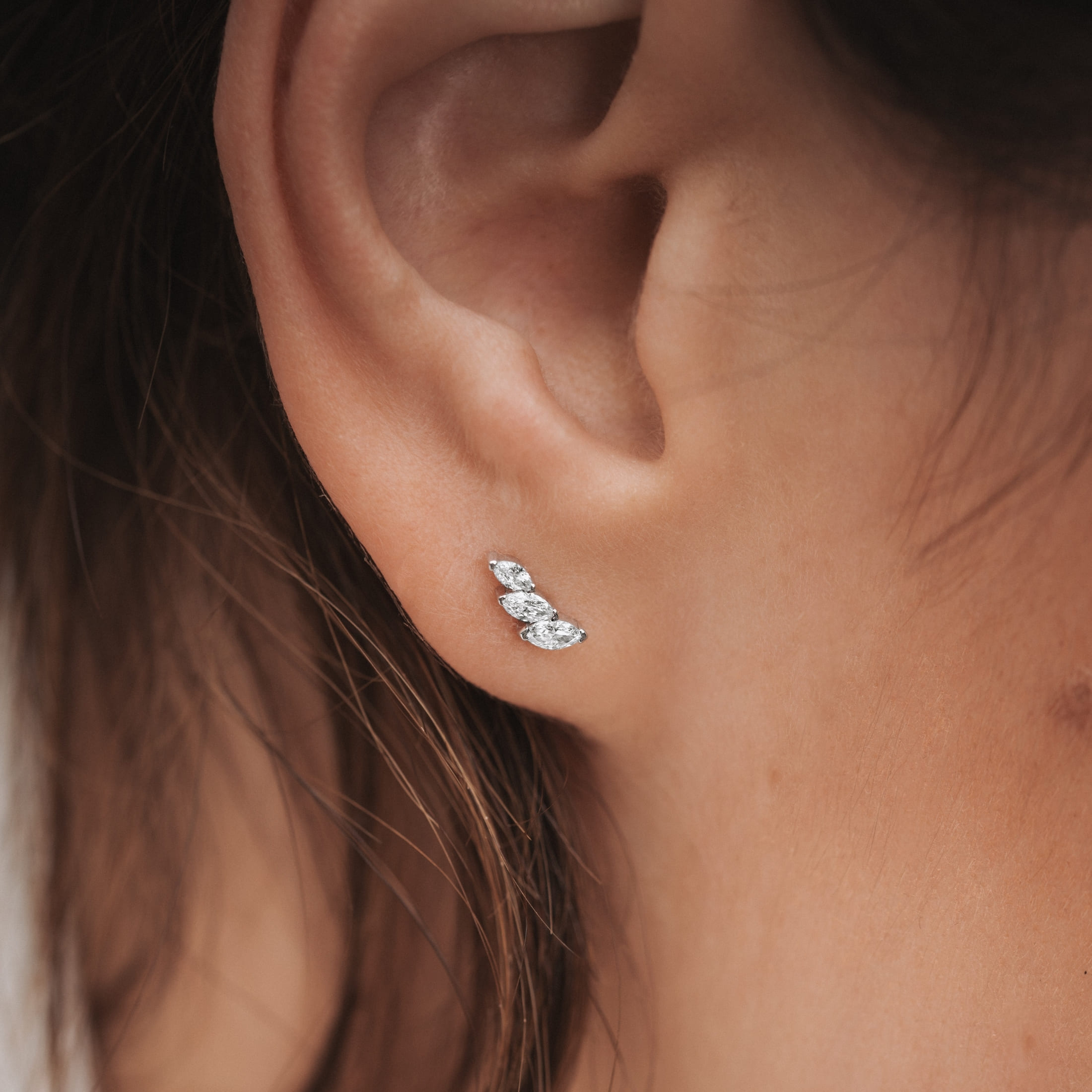 Boucles d'oreilles Suzon en or blanc et diamants taille navette