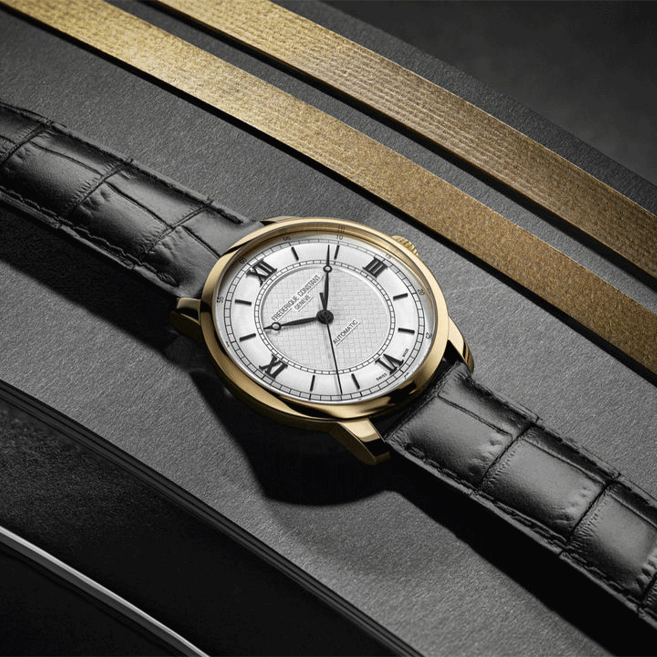Montre Frédérique Constant Classics Première Automatique PVD or jaune cadran argenté bracelet cuir 38,5 mm