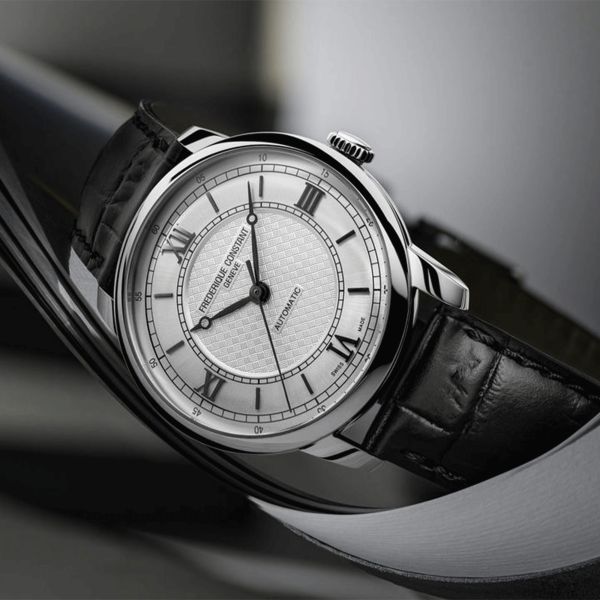 Montre Frédérique Constant Classics Première Automatique cadran argenté bracelet cuir 38,5 mm