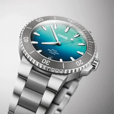 Oris Aquis Date Caliber 400 "Great Barrier Reef" blue dial automatic steel bracelet 43,5 mm