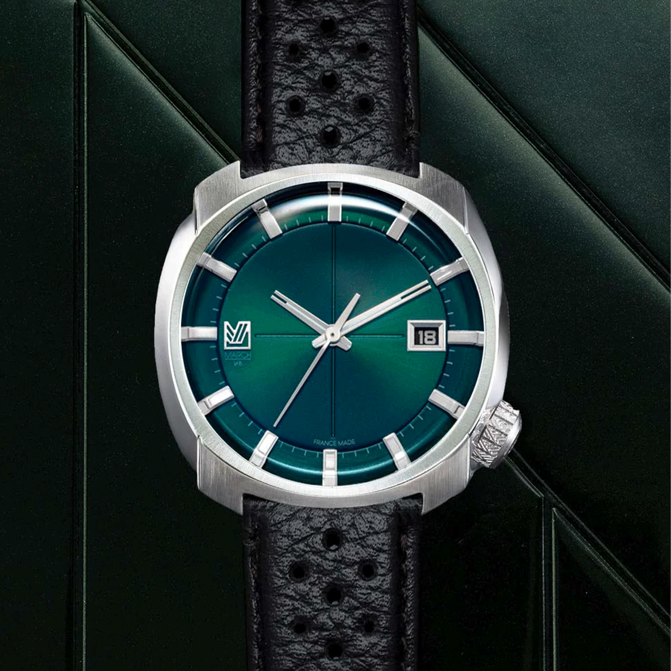 Montre March LA.B AM1 Electric Forest bracelet cuir bison perforé noir 40 mm