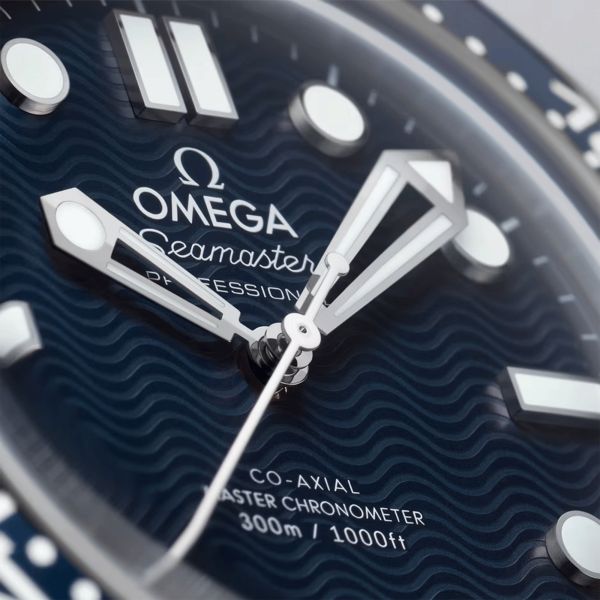 Omega Seamaster Diver 300m Co-Axial Master Chronometer "James Bond 60th anniversary" blue dial steel bracelet 42 mm