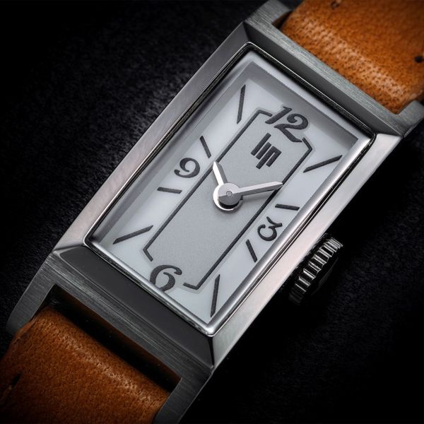 Montre Lip Churchill T13 quartz cadran blanc bracelet cuir 13 x 29 mm