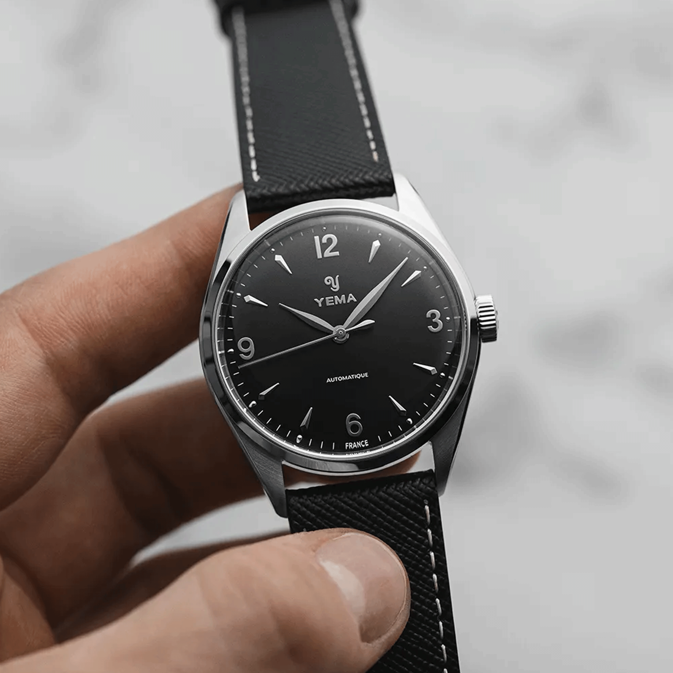 Montre Yema Urban Classic automatique cadran noir bracelet cuir noir 37,5 mm YUBC24-37-AA64