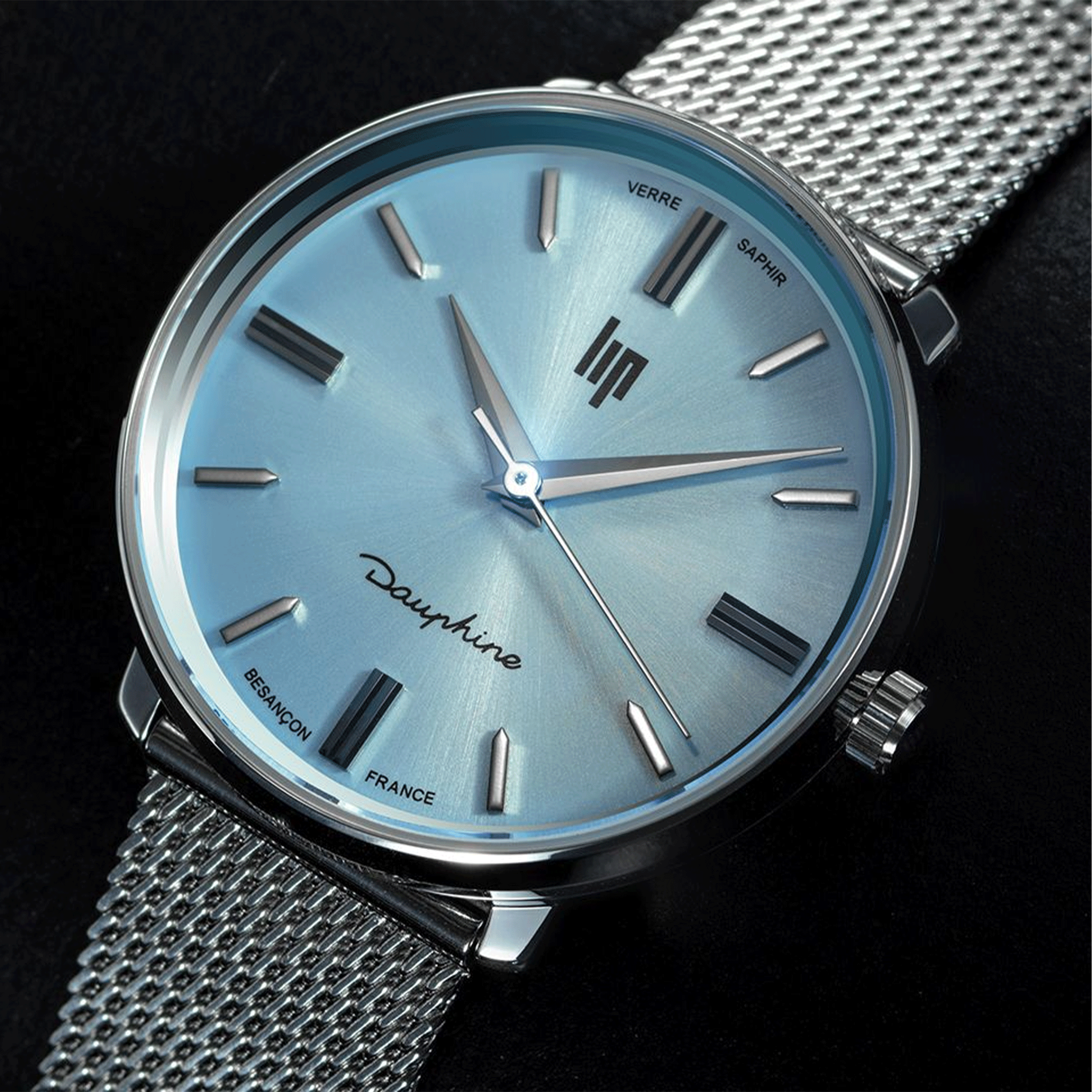 Montre Lip Dauphine quartz cadran bleu ciel bracelet acier milanais 29 mm