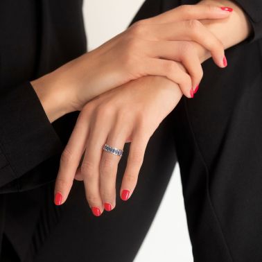 Bague La Brune et La Blonde Hula Hoop en or blanc et saphirs bleus 0,85 carat