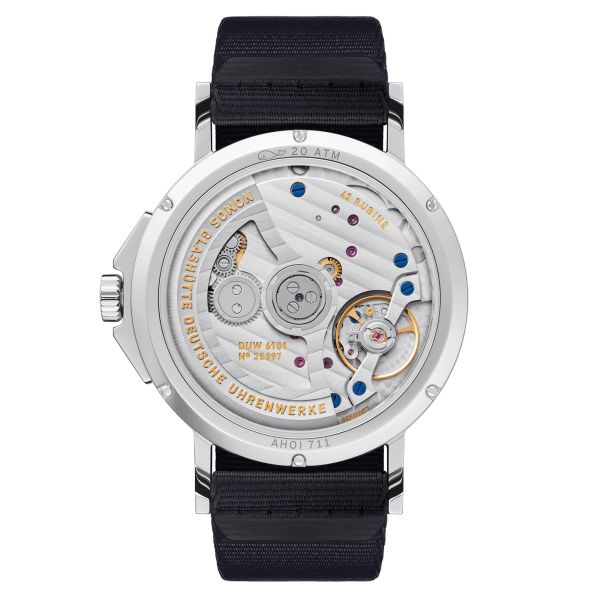 Montre Nomos Ahoi Neomatik Date Atlantique automatique fond saphir cadran bleu bracelet tissu bleu noir 38,5 mm