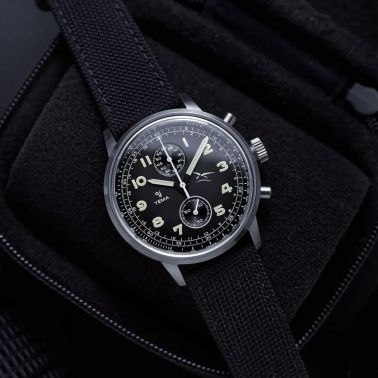 Montre Yema Flygraf Bi-Compax AAE Meca-Quartz cadran noir bracelet tissu noir 40 mm