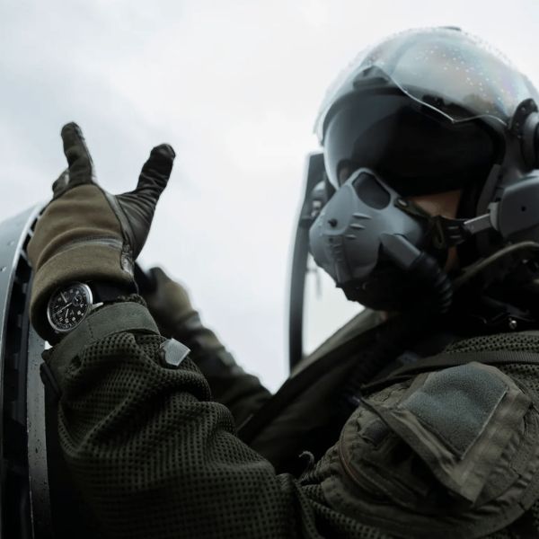 Montre Yema Flygraf Bi-Compax AAE Meca-Quartz cadran noir bracelet tissu noir 40 mm