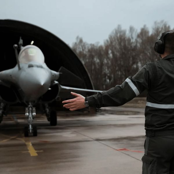 Montre Yema Flygraf Bi-Compax AAE Meca-Quartz cadran noir bracelet tissu noir 40 mm