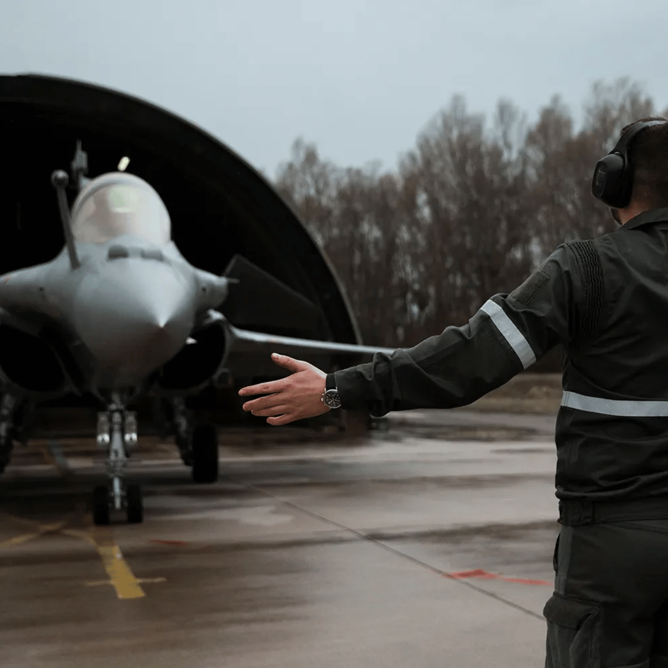 Montre Yema Flygraf Bi-Compax AAE Meca-Quartz cadran noir bracelet tissu noir 40 mm