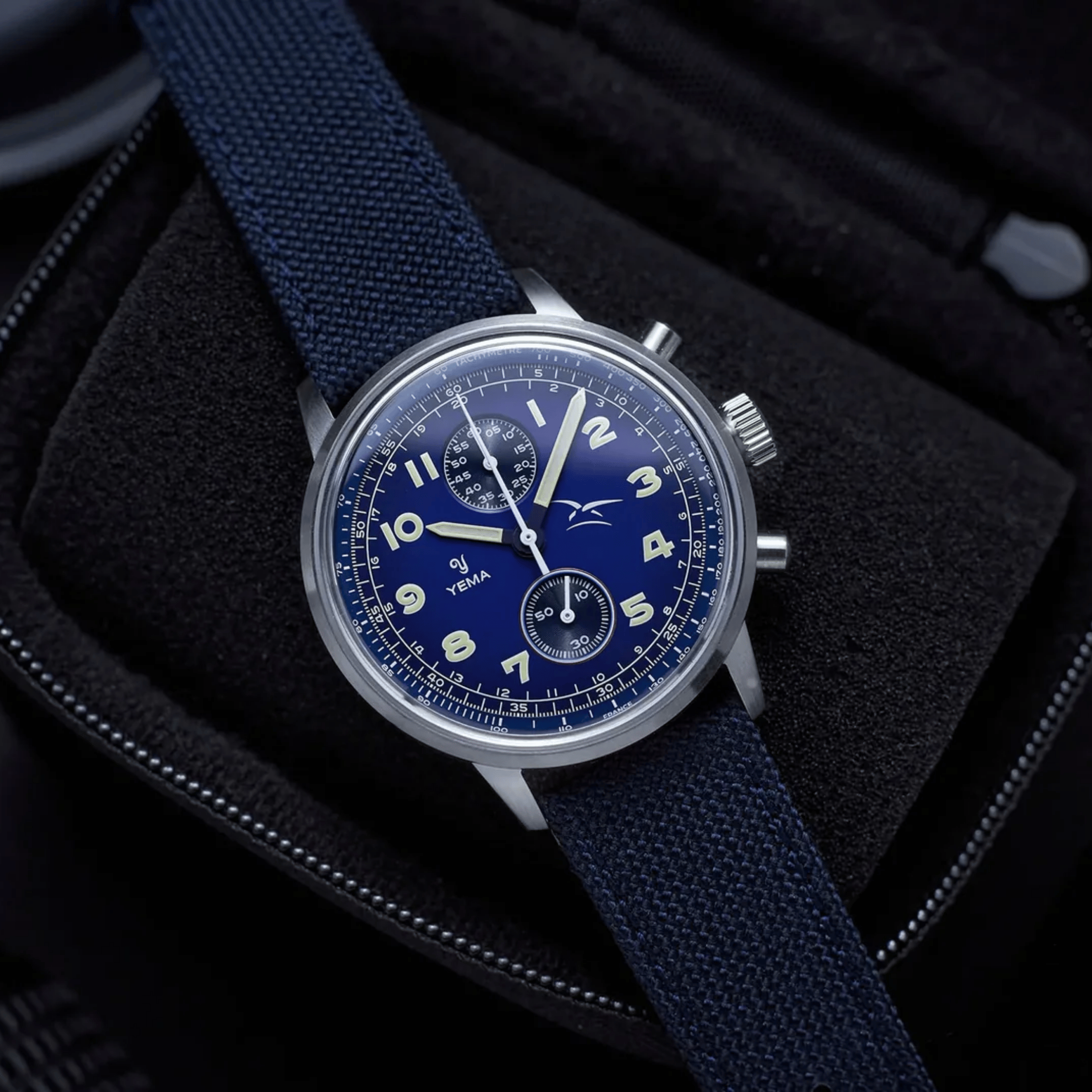 Montre Yema Flygraf Bi-Compax AAE Meca-Quartz cadran bleu bracelet tissu bleu 40 mm