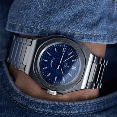 Yema Wristmaster Traveller Micro-Rotor automatic blue dial steel bracelet 39 mm