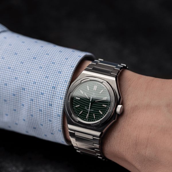 Montre Yema Wristmaster Traveller Micro-Rotor automatique cadran vert bracelet acier 39 mm