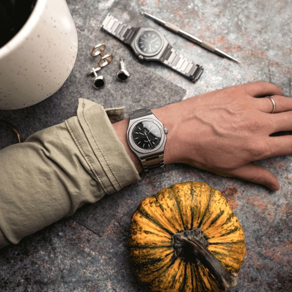 Montre Yema Wristmaster Traveller Micro-Rotor automatique cadran vert bracelet acier 39 mm