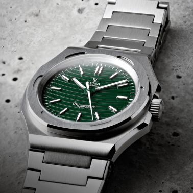 Montre Yema Wristmaster Traveller Micro-Rotor automatique cadran vert bracelet acier 39 mm
