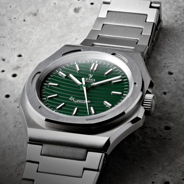 Montre Yema Wristmaster Traveller Micro-Rotor automatique cadran vert bracelet acier 39 mm
