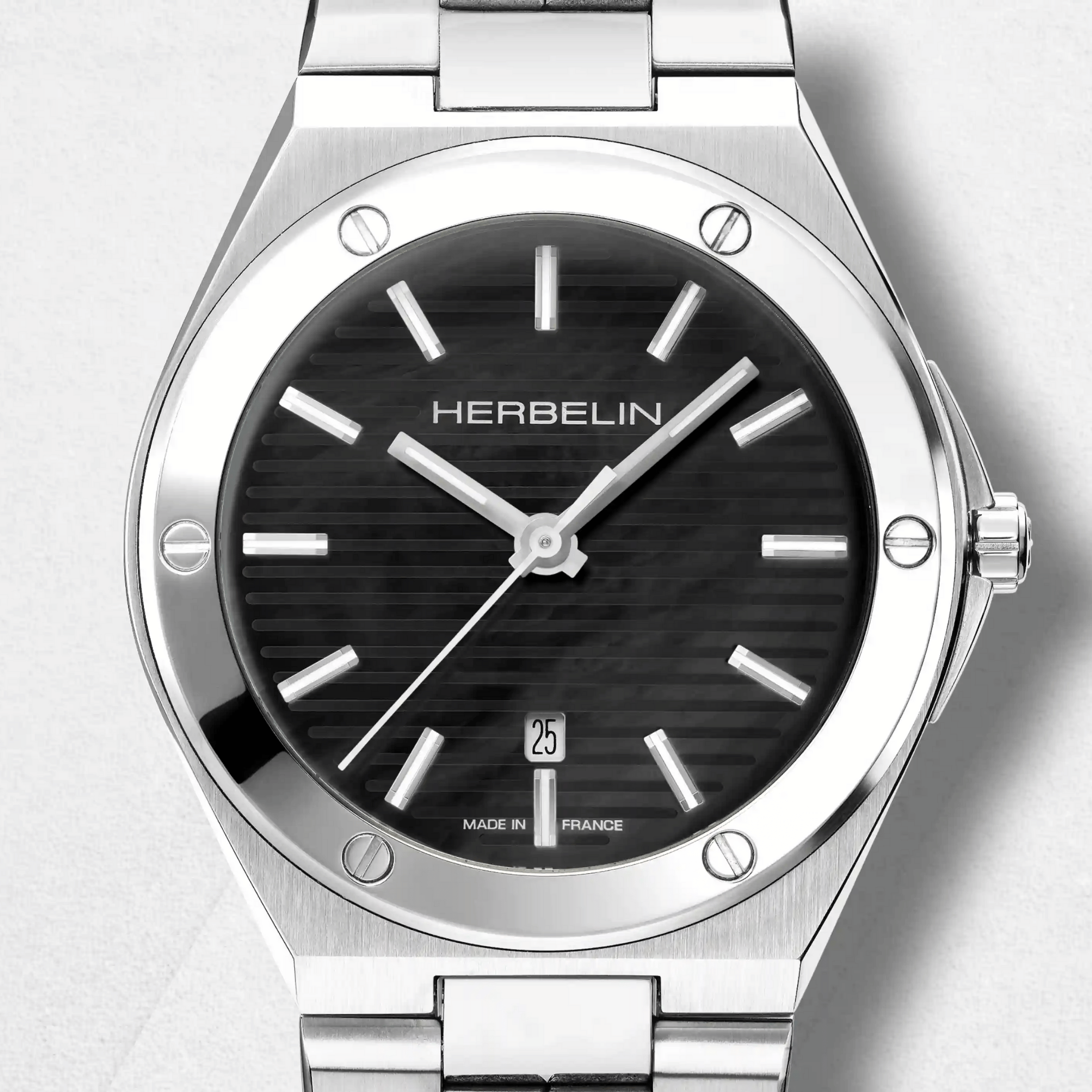 Montre Herbelin Cap Camarat quartz cadran nacre noire bracelet acier 33 mm