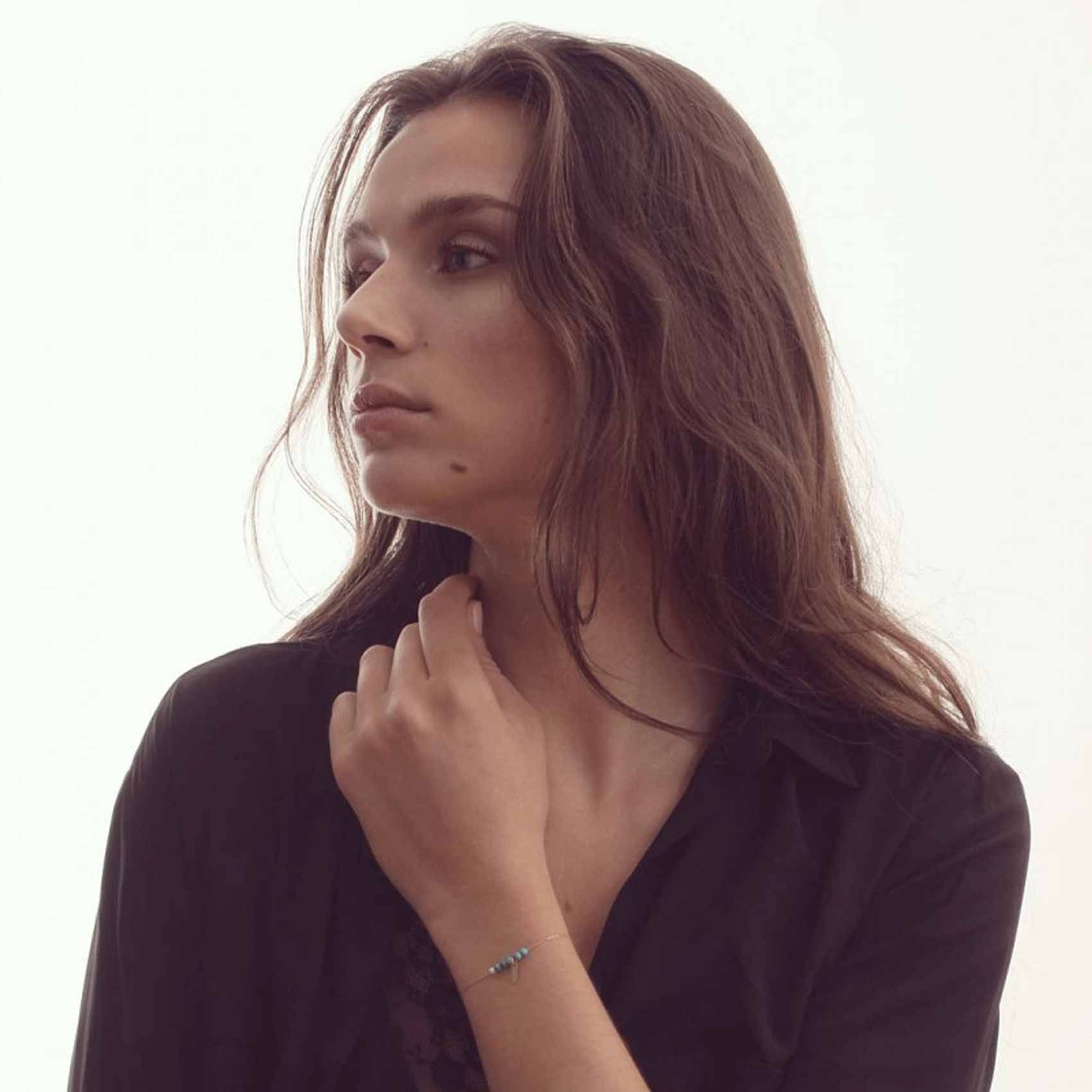 Bracelet Claverin Rosary en or jaune et perles turquoises