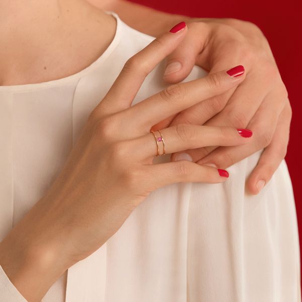 La Brune et La Blonde Hula Hoop ring in pink gold and 0.12 carat ruby solitaire RI0015PGRU