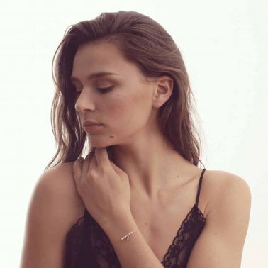 Bracelet Claverin Rosary en or jaune et perles blanches