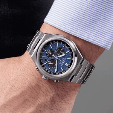 Citizen Super Titanium Chronograph Quartz Eco-Drive blue dial titanium bracelet 42,5 mm