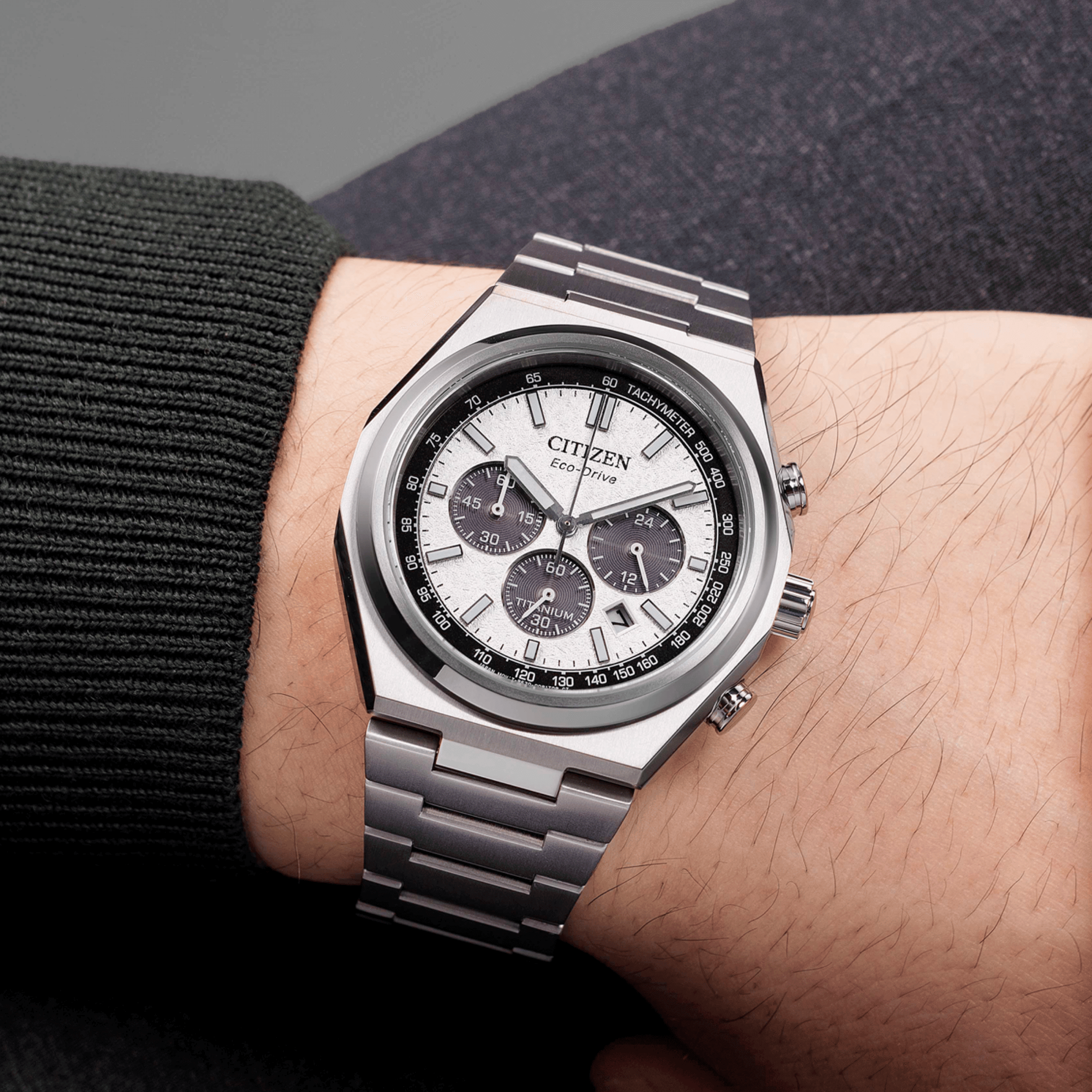 Citizen Super Titanium Chronograph Quartz Eco-Drive white dial titanium bracelet 42,5 mm