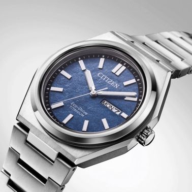 Citizen Super Titanium Day-Date Eco-Drive blue dial titanium bracelet 39,5 mm