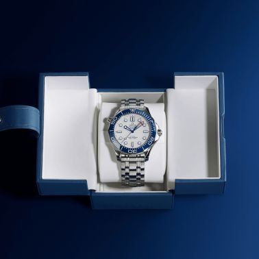 Omega Seamaster Diver 300M America’s Cup Co-Axial Master Chronometer white dial steel bracelet 42 mm