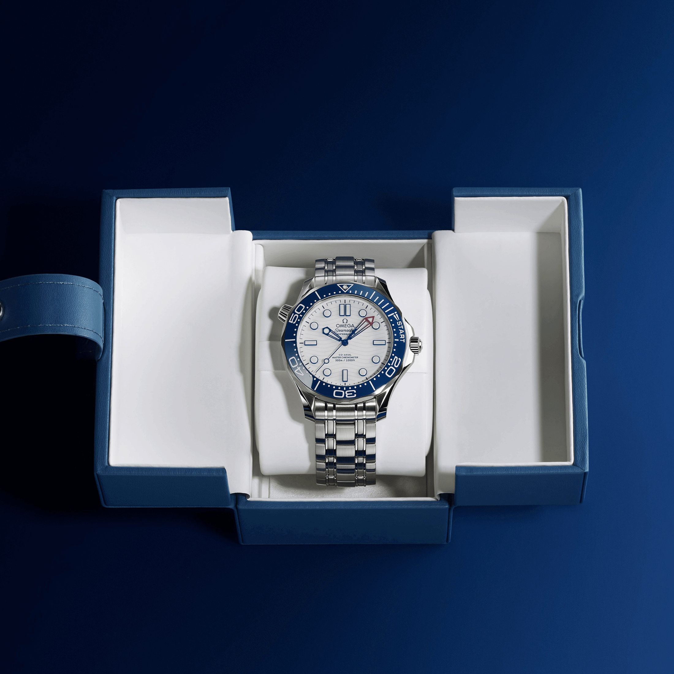 Omega Seamaster Diver 300M America’s Cup Co-Axial Master Chronometer white dial steel bracelet 42 mm