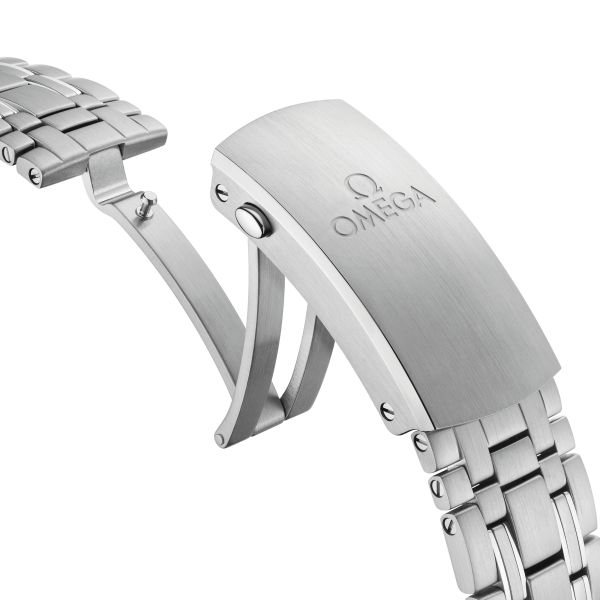 Omega Seamaster Diver 300M America’s Cup Co-Axial Master Chronometer white dial steel bracelet 42 mm