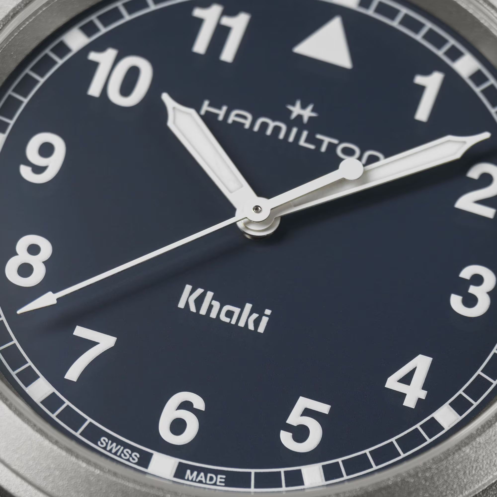 Montre Hamilton Khaki Field quartz cadran bleu bracelet NATO bleu 38 mm
