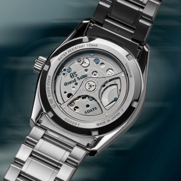 Montre Grand Seiko Evolution 9 Spring Drive "Atera Valley" Titane cadran bleu bracelet titane 40 mm
