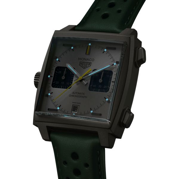 Montre TAG Heuer Monaco Chronograph Racing Green automatique cadran argenté bracelet cuir vert 39 mm CAW218E.FC6565