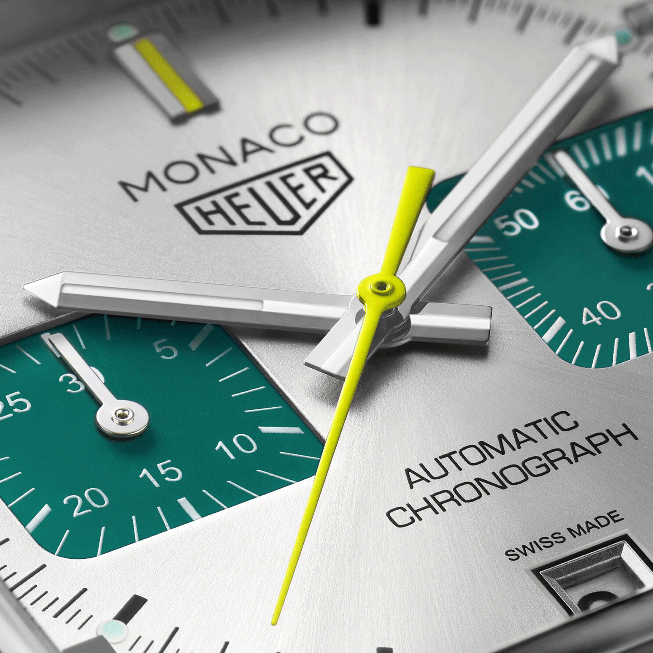 Montre TAG Heuer Monaco Chronograph Racing Green automatique cadran argenté bracelet cuir vert 39 mm CAW218E.FC6565