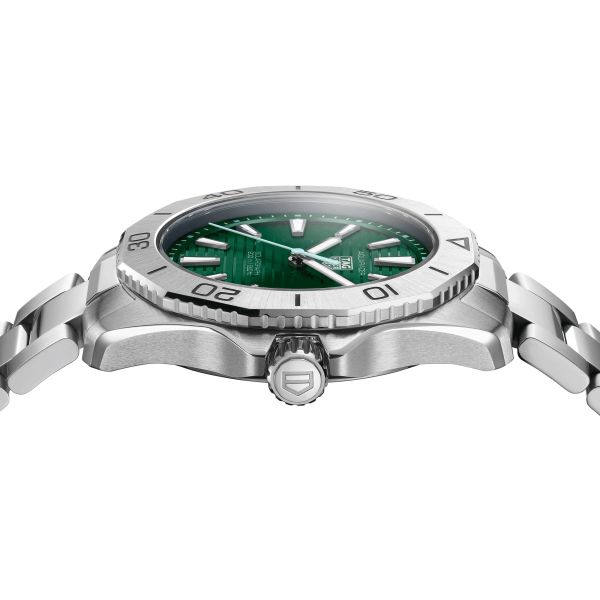 TAG Heuer Aquaracer Professional 200 Solargraph quartz watch blue dial steel bracelet 40 mm