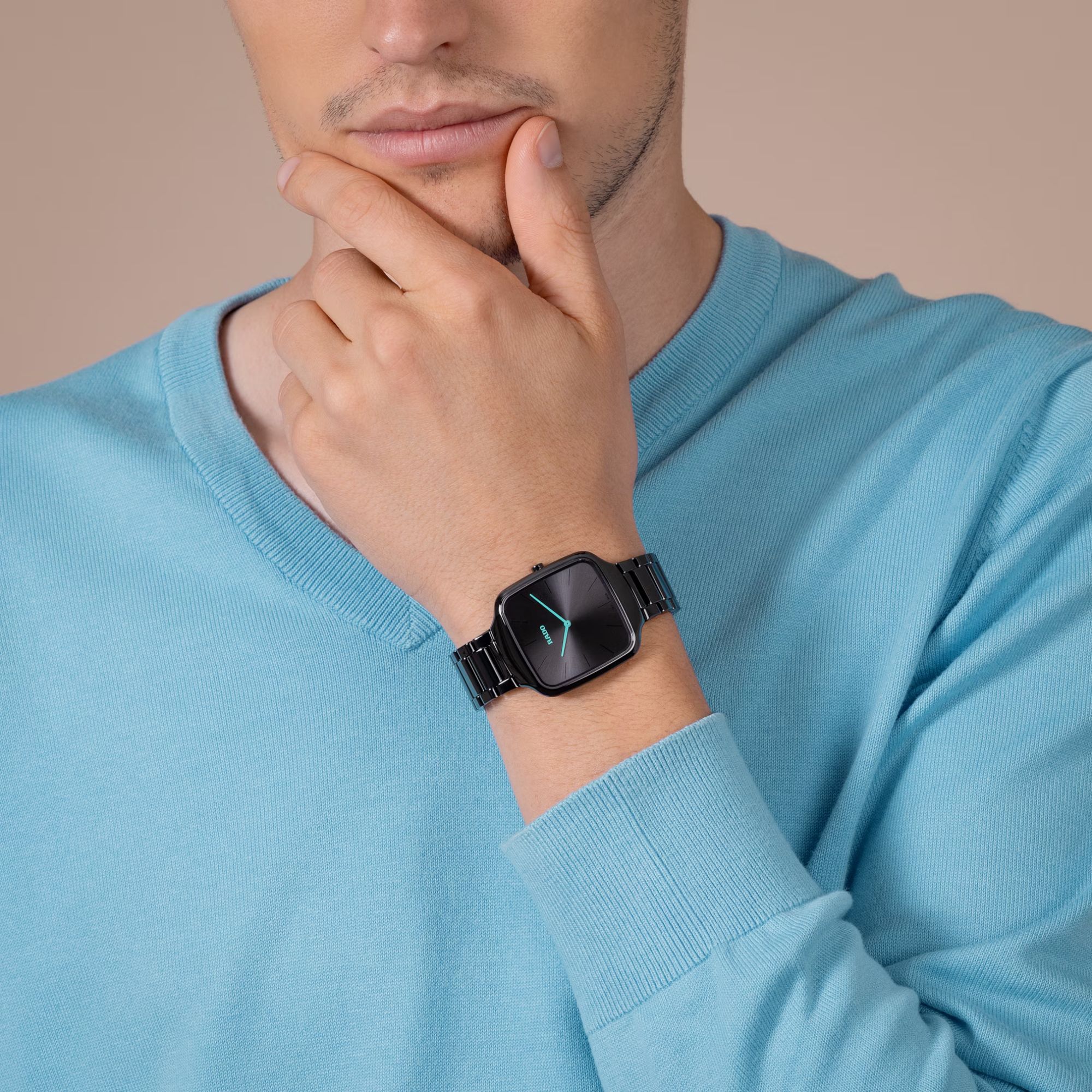 Montre Rado True Square Thinline quartz cadran noir bracelet céramique noire 37 mm