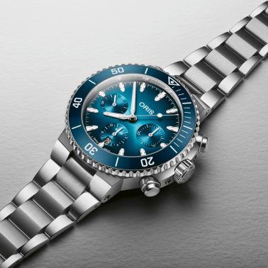Montre Oris Plongée Aquis Chronographe automatiquee cadran bleu bracelet acier 43,5 mm