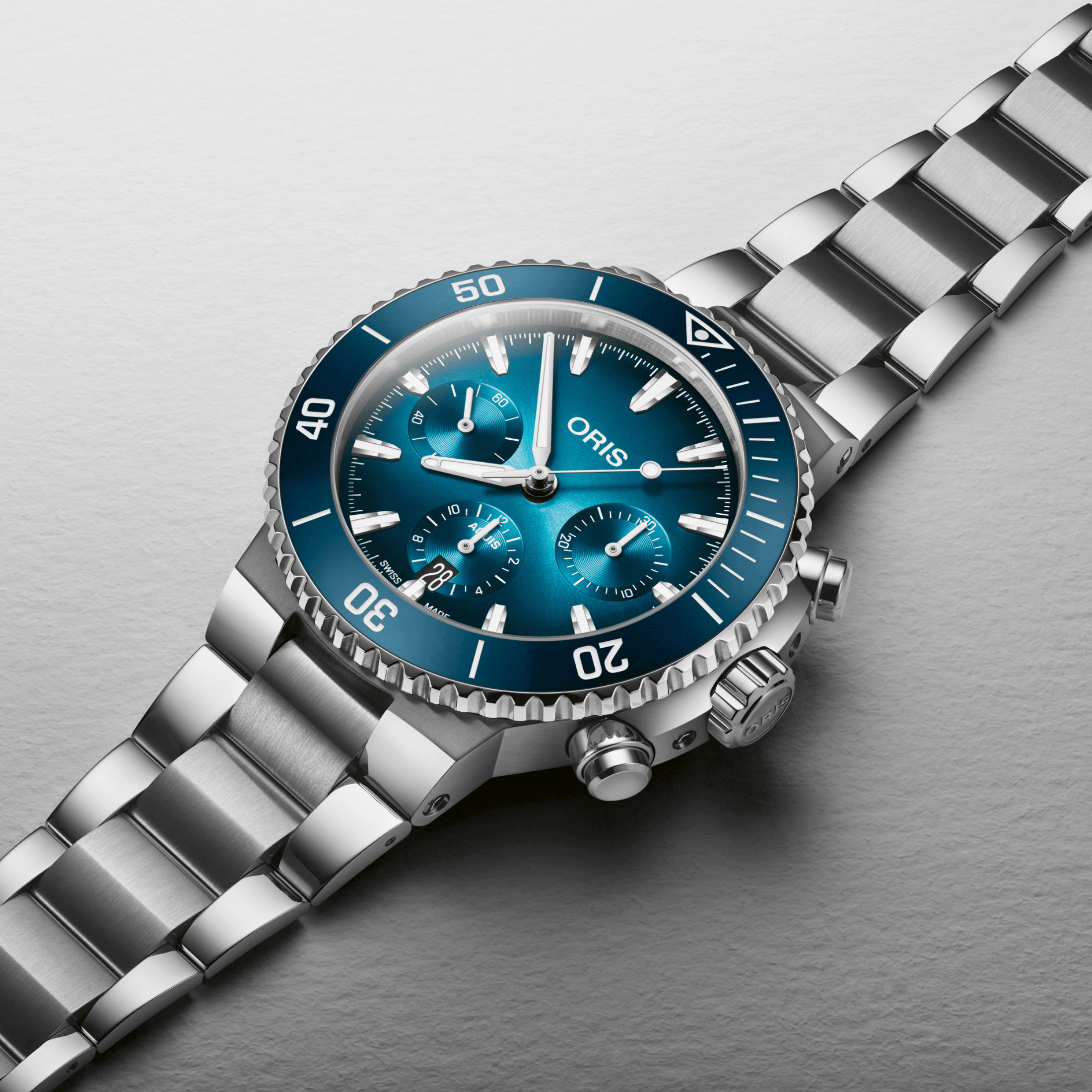 Montre Oris Plongée Aquis Chronographe automatiquee cadran bleu bracelet acier 43,5 mm